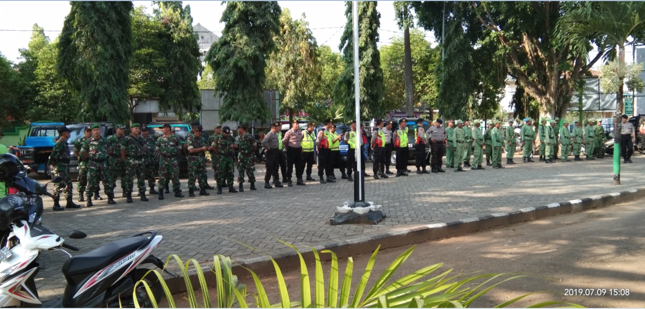 PERSIAPAN DISTRIBUSI SURAT SUARA KE KANTOR BALAI DESA SADANG