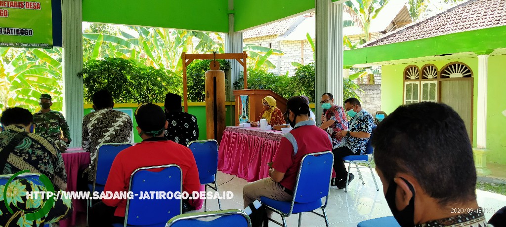 KEPALA PUSKESMAS JATIROGO MENGANJURKAN AGAR TIDAK MEMAKAI MASKER SCUBA