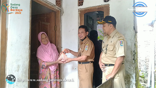 PEMBAGIAN 100 PAKET DAGING KURBAN DARI MAS BUPATI TUBAN